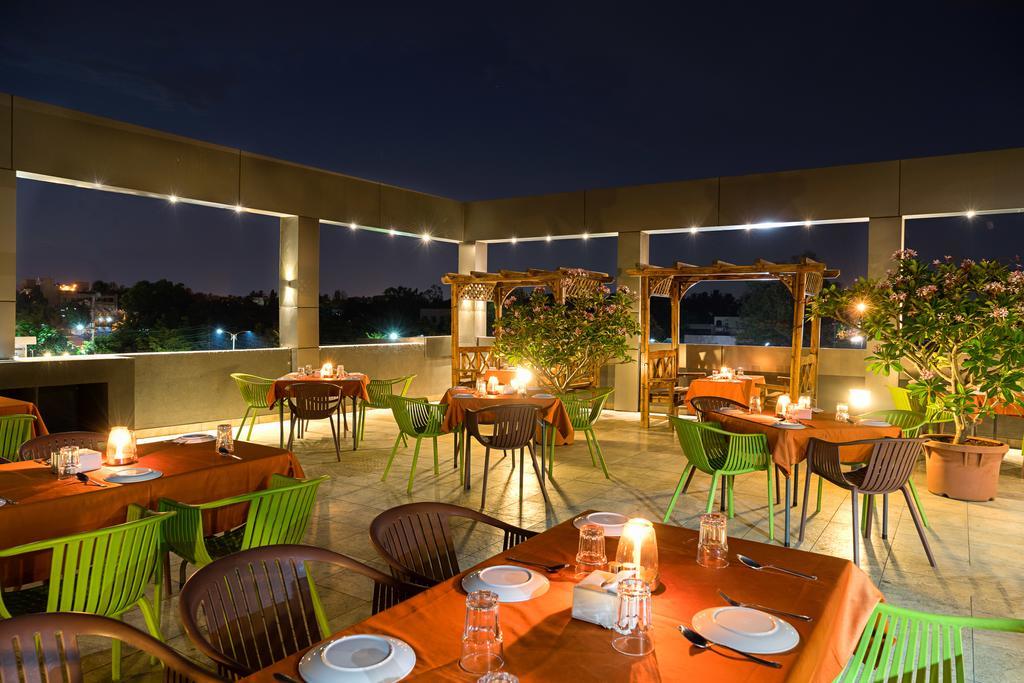 Treebo Premium Grand Emerald Pimpri-Chinchwad Exteriör bild