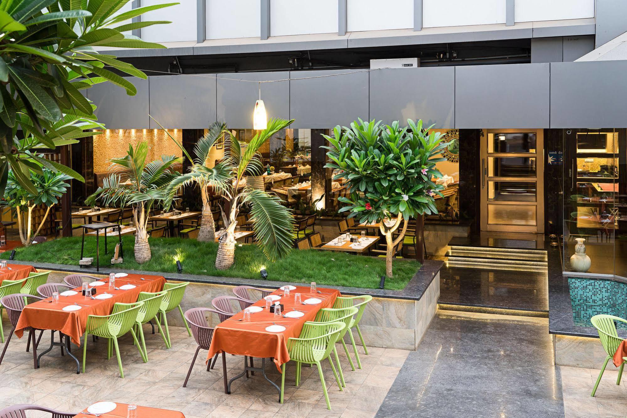 Treebo Premium Grand Emerald Pimpri-Chinchwad Exteriör bild