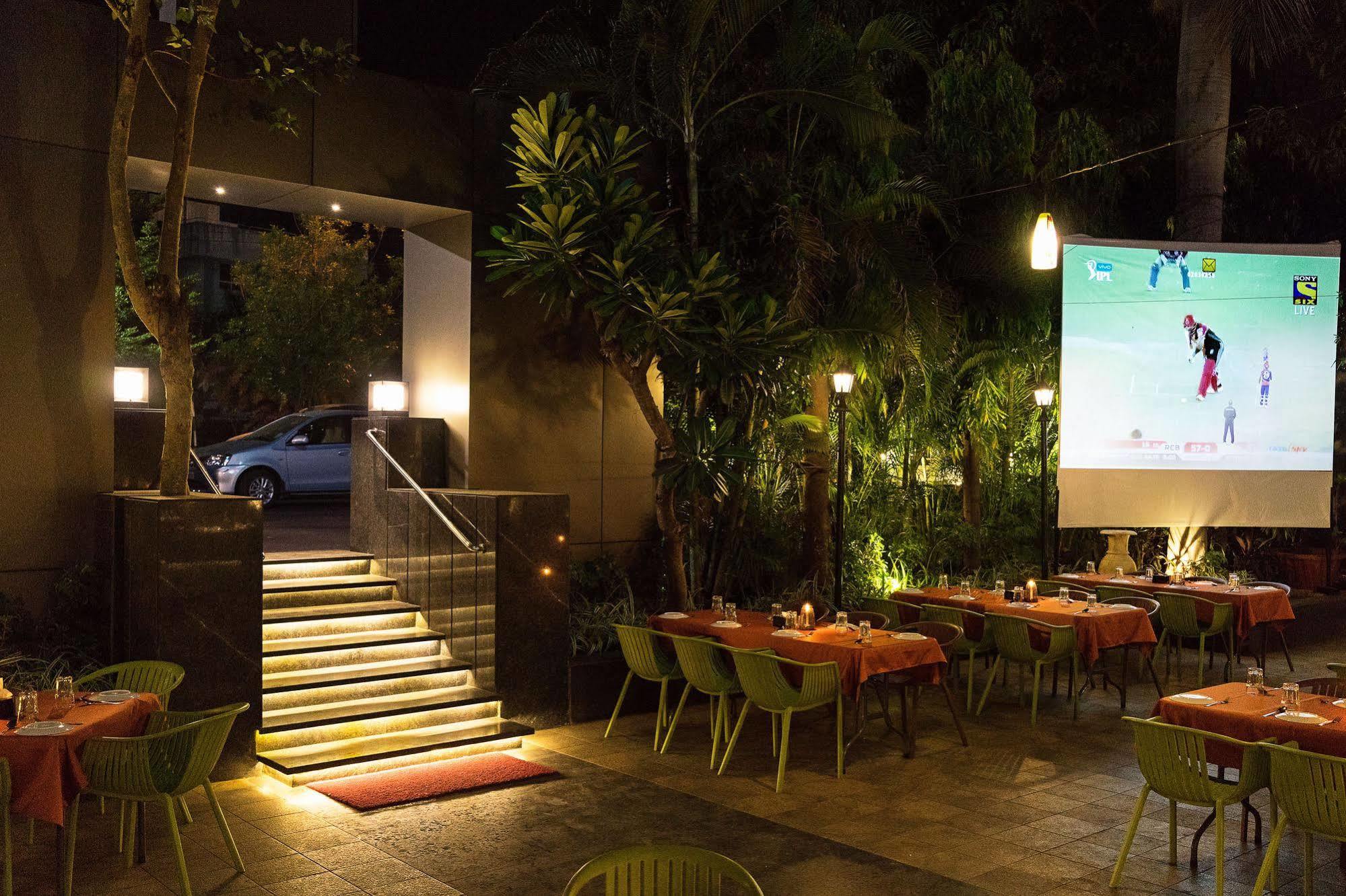 Treebo Premium Grand Emerald Pimpri-Chinchwad Exteriör bild