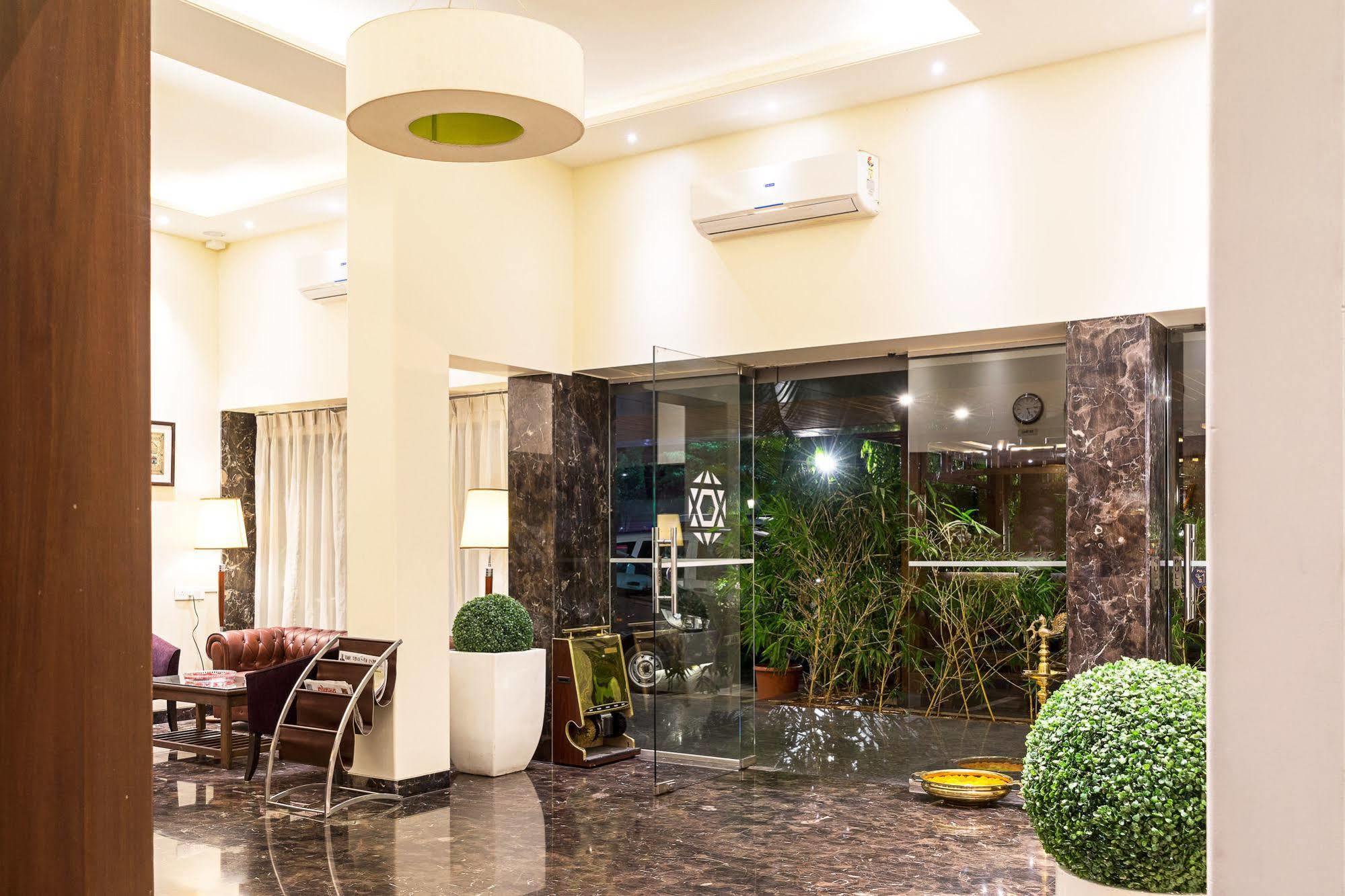 Treebo Premium Grand Emerald Pimpri-Chinchwad Exteriör bild
