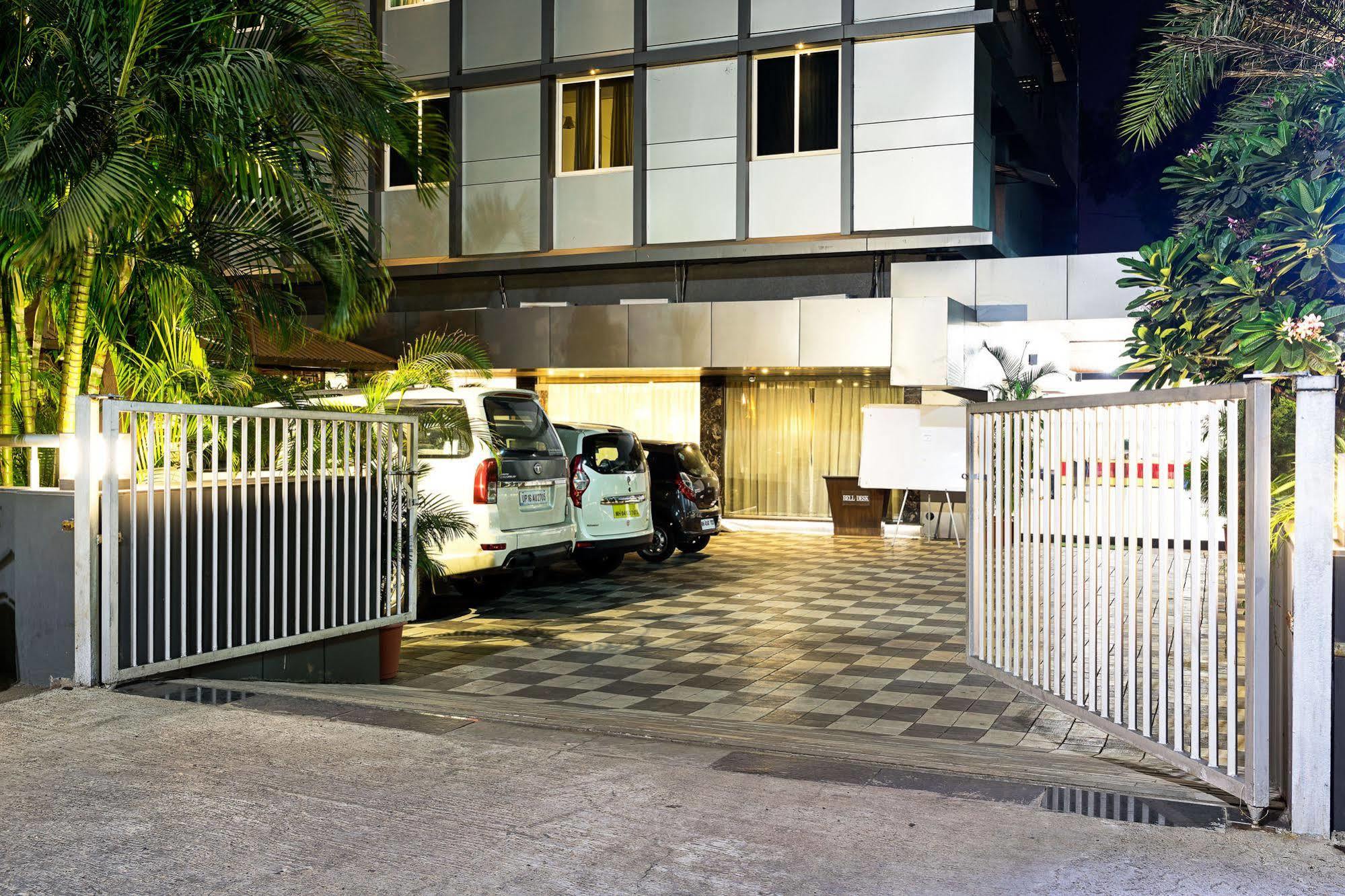 Treebo Premium Grand Emerald Pimpri-Chinchwad Exteriör bild